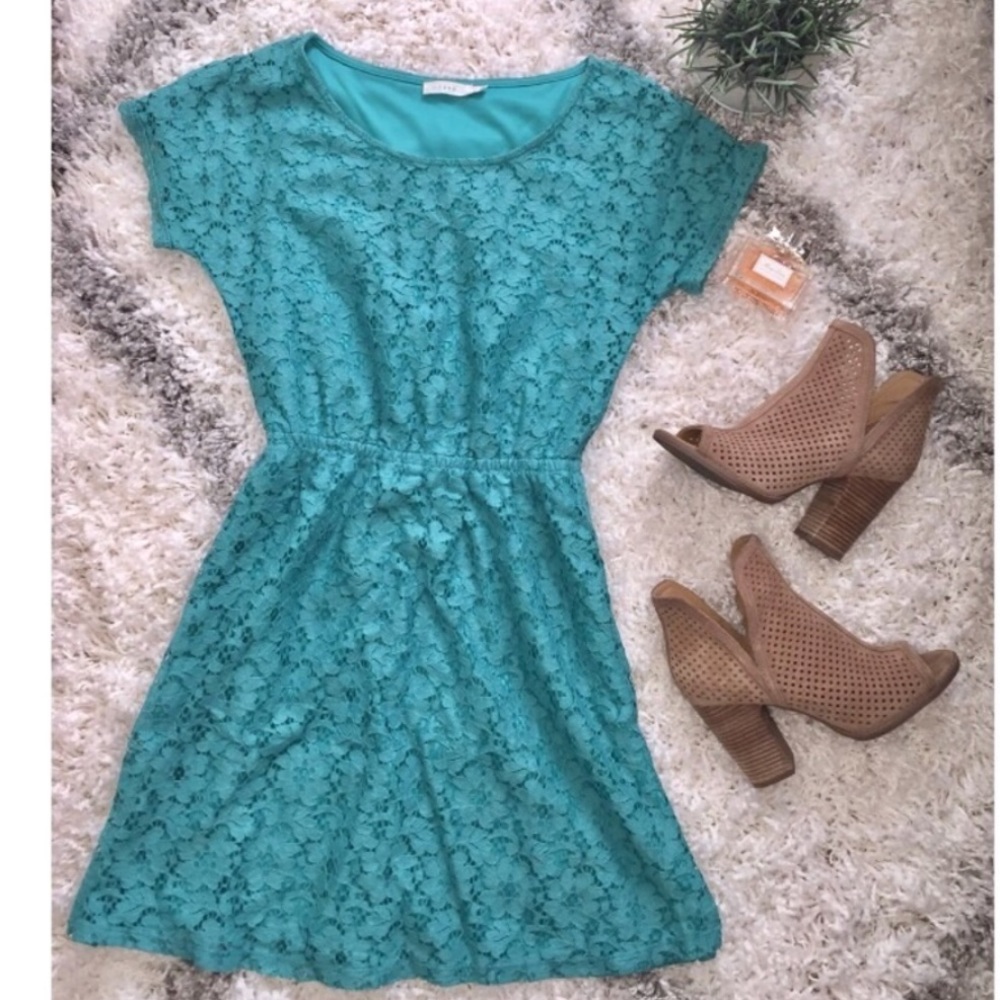XS Lulus Teal lace dress
